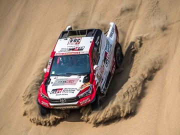 Dakarowa Toyota Hilux na sprzedaż